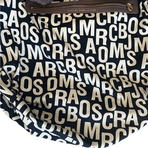 Marc Jacobs Leather Hobo Shoulder/Crossbody Bag-Taupe-Awesome preloved condition - Picture 9 of 10